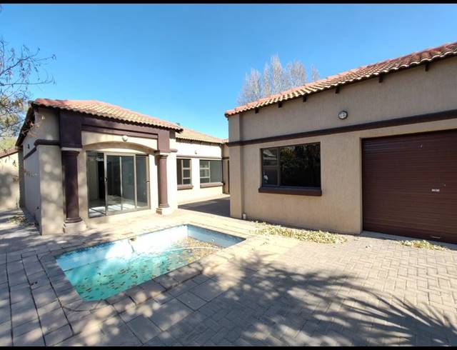 4 BEDROOM CLUSTER FOR SALE IN THREE RIVERS EAST